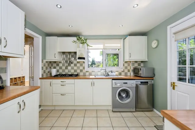 Radstock Way, Merstham, RH1, photo 2
