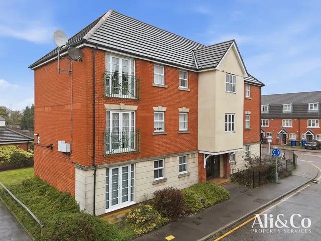 Rawlyn Close, Chafford Hundred, Essex, RM16 6BP, photo 1