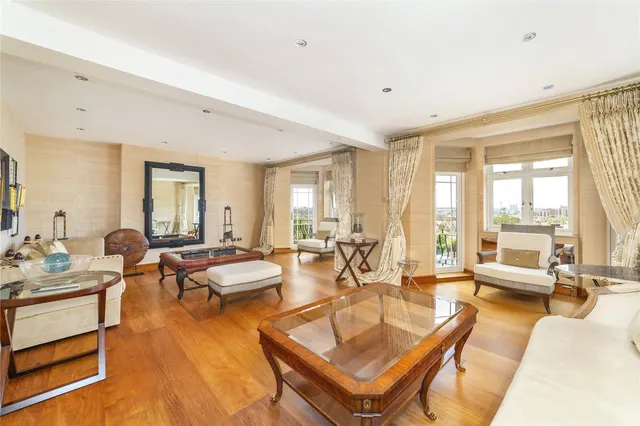 Finchley Road, Hampstead, NW3, photo 1