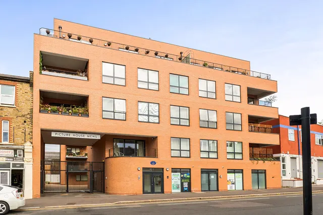 Flat 4 Broadwest Apartments, 245 Wood Street, London, photo 1