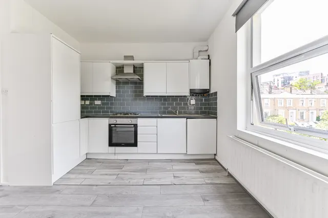 Photo 3 — Flat 2, 65 Lansdowne Road, Croydon