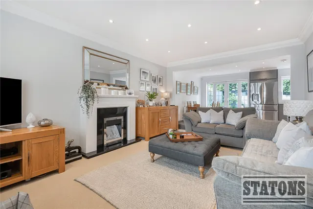 Photo 3 — Barnet Road, Arkley, EN5 3ES