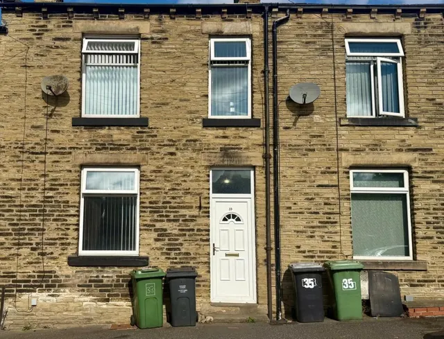 King Street, Heckmondwike, photo 1