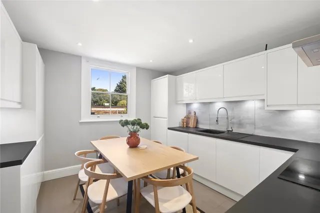 Byrne Road, London, SW12, photo 2