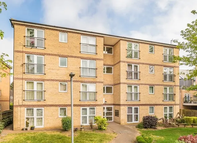Issa Road, Hounslow, TW3, photo 1