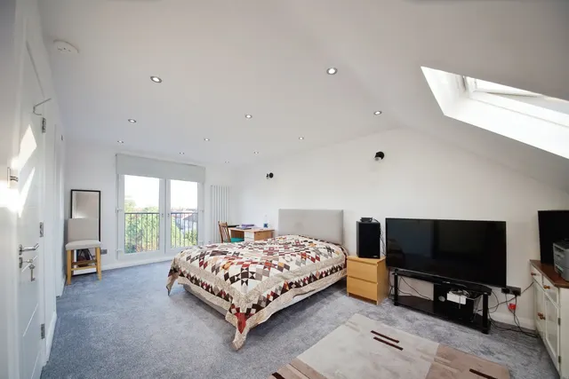 Photo 3 — Wilmer Way, London, N14