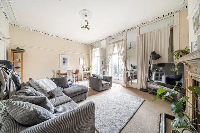 London Road, Cheltenham, GL52, photo 2
