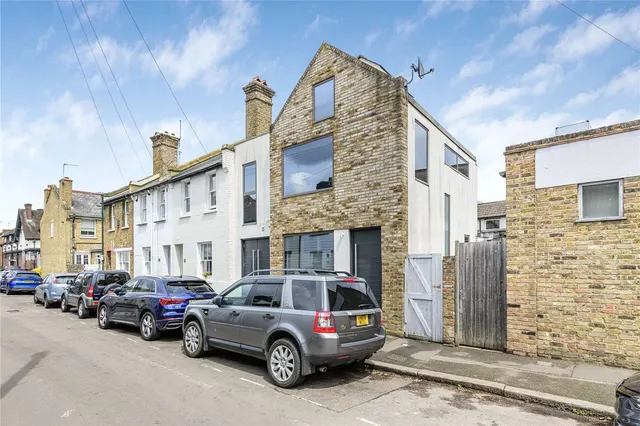 May Road, Twickenham, TW2 6QW, photo 1