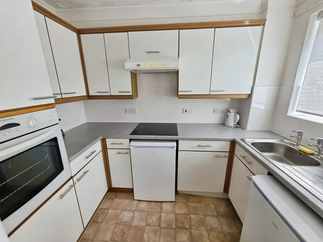 Willow Road, Aylesbury, HP19, photo 2