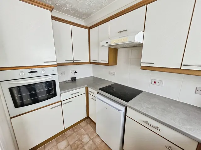 Willow Road, Aylesbury, HP19, photo 3