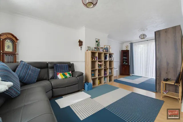 Avenue Road, Feltham, photo 2
