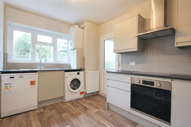 Photo 2 — Flat 1, The Pines Parabola Road, Cheltenham, GL50 3BD