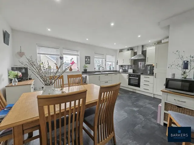 Photo 3 — Leyland Road, Birstall WF17 9JW