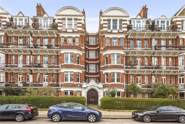 Prince of Wales Drive, London, SW11 4BJ, photo 1