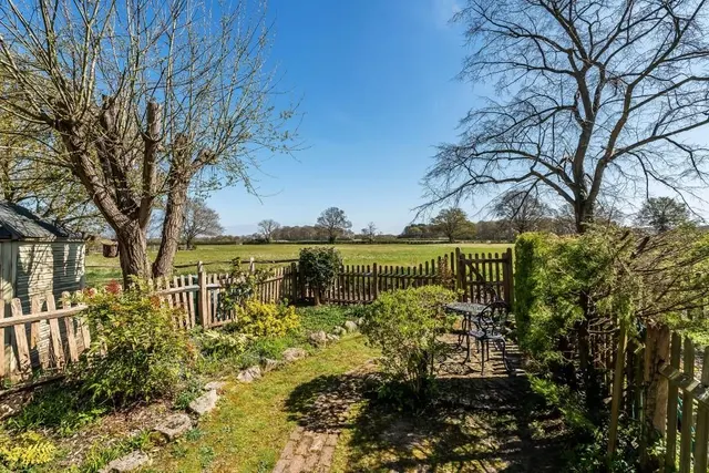 Ironsbottom, Reigate, RH2, photo 2