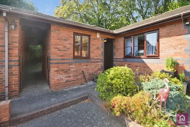 Charlton Avenue, Prestwich, M25, photo 1