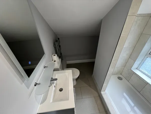 West Green, RH11, photo 3