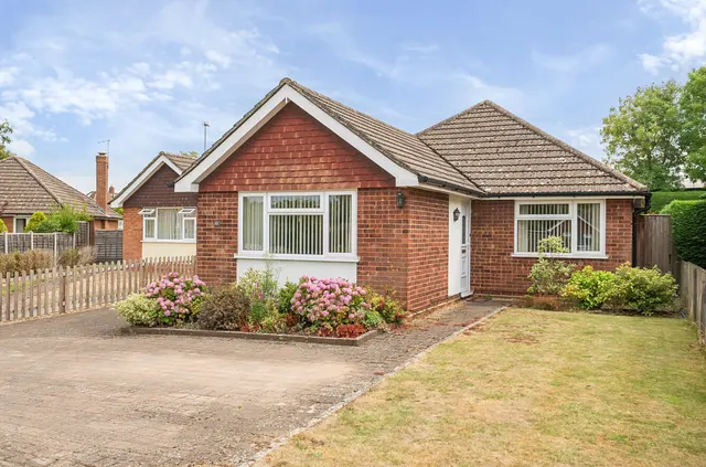 Cedar Grove, Bisley, Woking, Surrey, GU24 9EF, photo 1