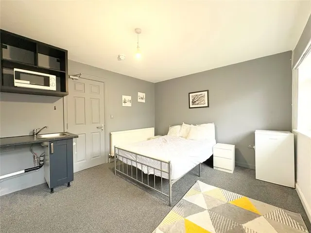 Photo 2 — Regency Close, Chigwell, Essex, IG7