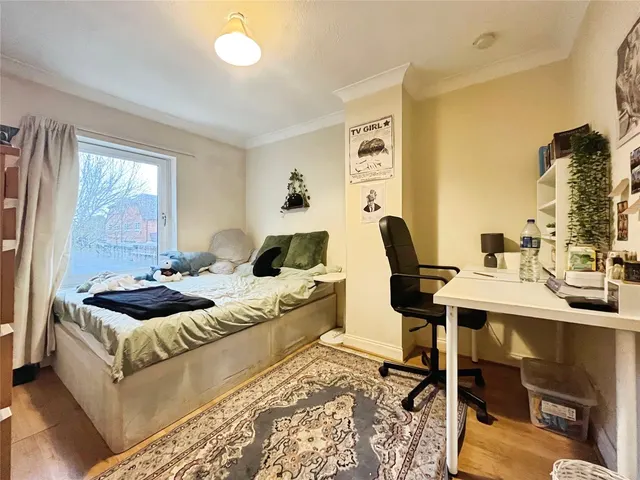 St. Judes Road, Englefield Green, TW20, photo 3