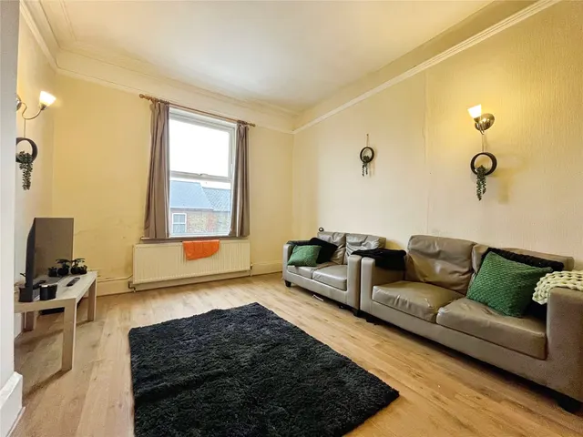 St. Judes Road, Englefield Green, TW20, photo 2