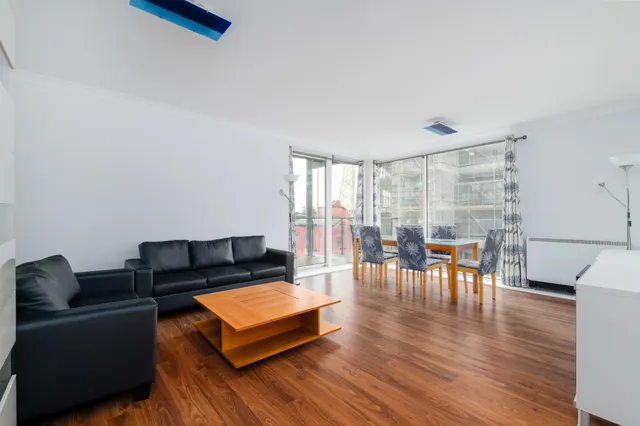 Boardwalk Place, London, E14, photo 1