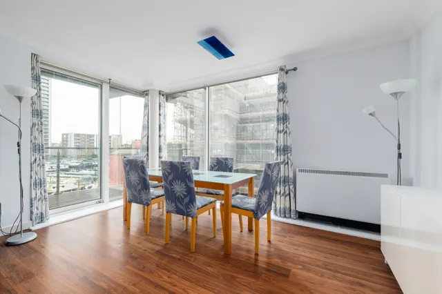 Photo 3 — Boardwalk Place, London, E14