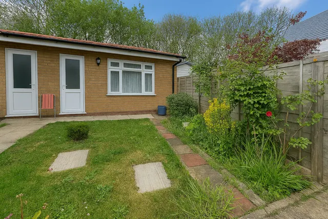 Cheriton Avenue, Clayhall, IG5, photo 2