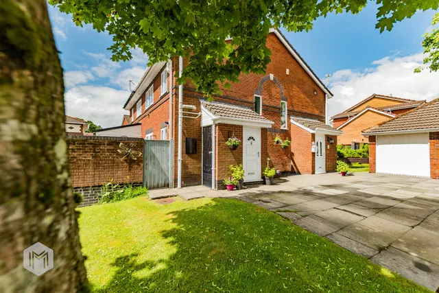 Fossgill Avenue, Bolton, BL2 3FR, photo 1