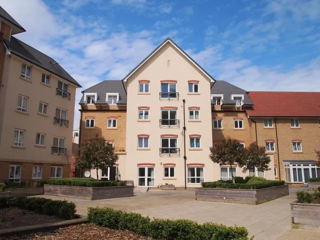 Apartment with Private Terrace, Northampton, photo 1