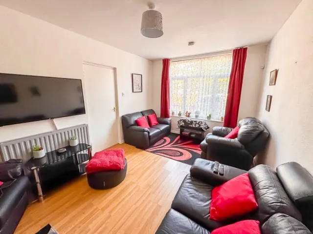 Photo 2 — Bargate Close, Plumstead, London, SE18 1LP