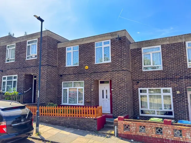 Bargate Close, Plumstead, London, SE18 1LP, photo 1