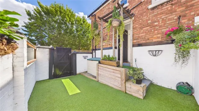 Strickland Row, London, SW18, photo 3