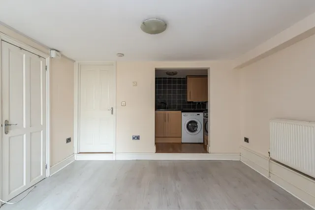 Photo 3 — Albert Street, Tunbridge Wells, Kent TN1 2QH