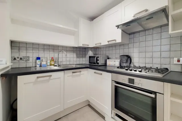Photo 2 — 55d Sutherland Avenue, London