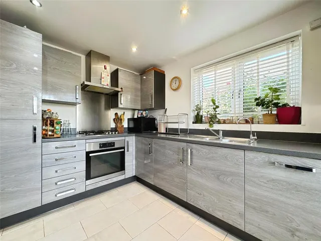 Photo 3 — Fullbrook Avenue, Spencers Wood, Reading, Berkshire, RG7 1FE