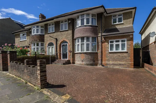 Rutland Gardens, Ealing, W13, photo 1