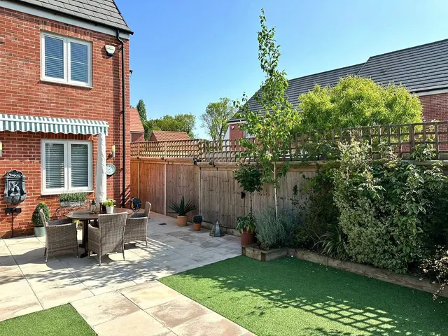 Pond View, Burnham-on-Crouch, CM0, photo 1