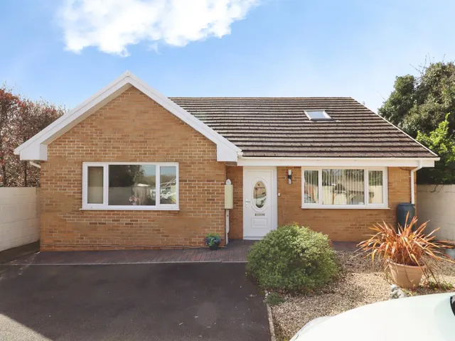 Heol Croes Faen PORTHCAWL, CF36, photo 1