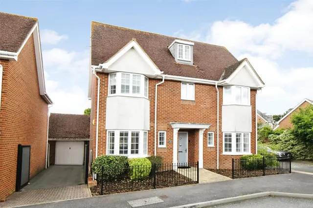 Great Marlow, Hook, Hampshire, RG27 9UA, photo 1