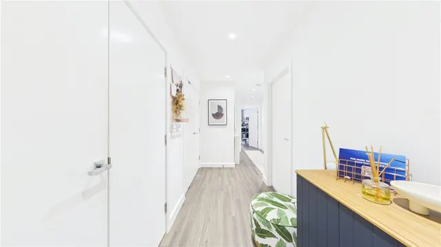 Bollo Bridge Road, London, W3, photo 1