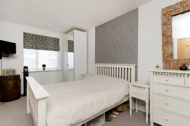Photo 3 — Flat 2, 3 Llanvanor Road, London