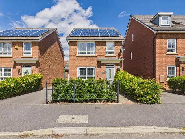 Peregrine Way, Warwick, CV34, photo 1