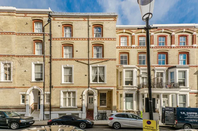 Flat 4, 13 Cheniston Gardens, London, photo 1