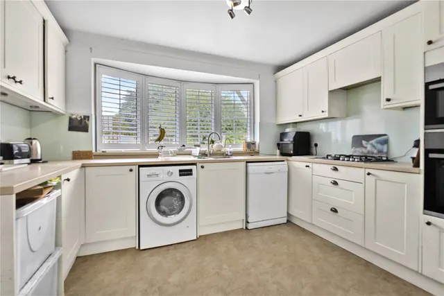 Revesby Close, West End, GU24, photo 2