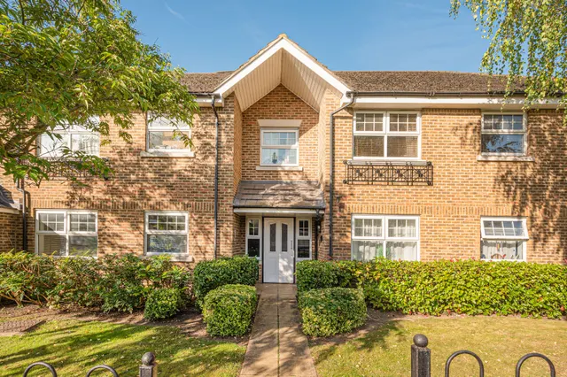 84 Lancaster Road, Barnet, photo 1