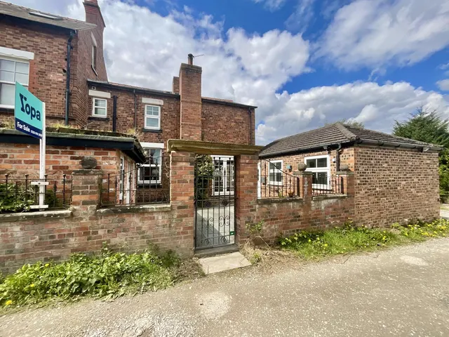 High Street, Frodsham, WA6, photo 1