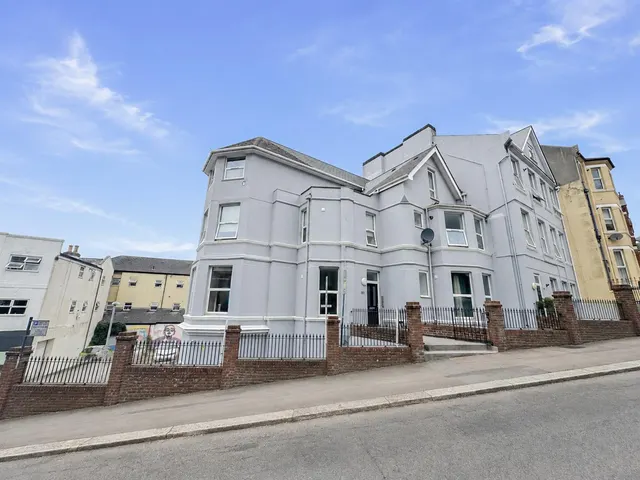 Photo 2 — Nelson Road, Hastings, East Sussex, TN34 3RX