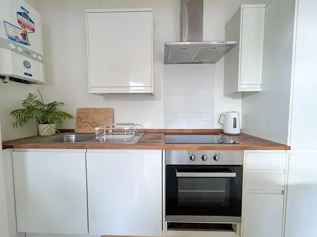 Photo 3 — Nelson Road, Hastings, East Sussex, TN34 3RX