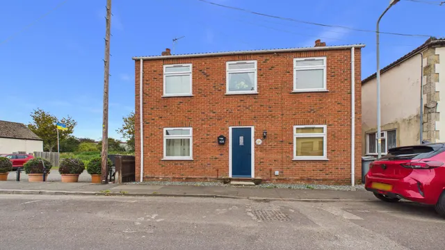 Eastgate, Bourne, PE10, photo 1
